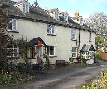 Lodgehill Hotel Тивъртън Екстериор снимка