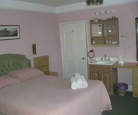 Lodgehill Hotel Тивъртън Екстериор снимка