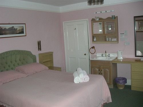 Lodgehill Hotel Тивъртън Екстериор снимка